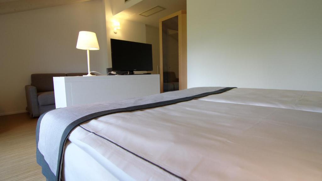 Hotel Bavaria Levico Terme Oda fotoğraf